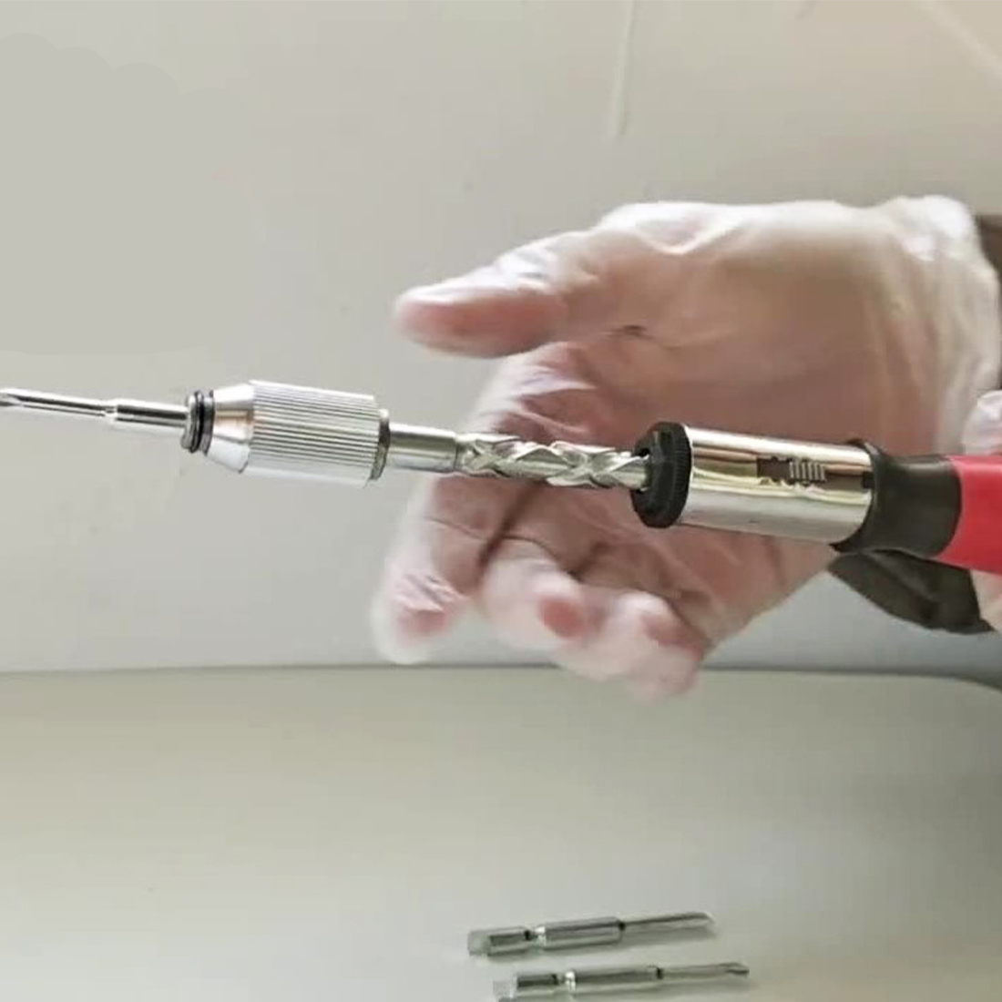Semi-automatic screwdriver